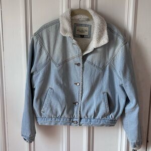 Vintage Ashley Vintage Charm Sherpa Lined Lightwash Denim Bomber Jacket Small